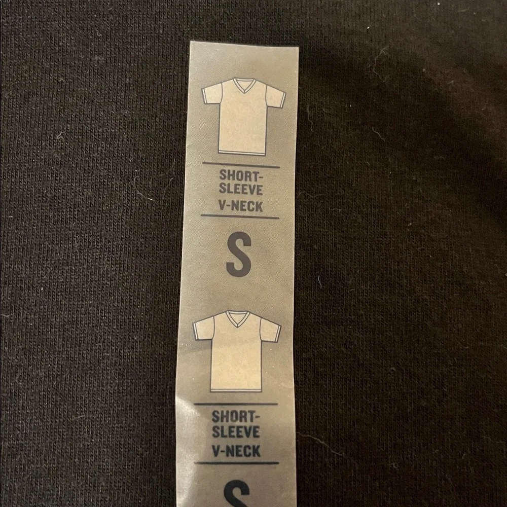 Old Navy Black V-Neck Tee - Picture 3 of 4